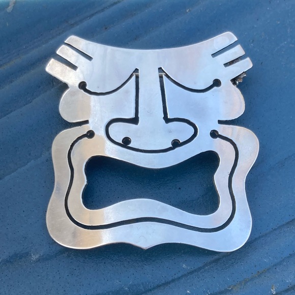 Vintages Rebajes Sterling Tragedy Mask Face Handwrought brooch 2" - Picture 2 of 8
